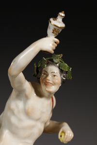 MANIFATTURA DI MEISSEN DEL XIX SECOLO : Gruppo in porcellana raffigurante Dioniso seduto su un otre di vino recante uno stemma e attorniato da due giovani satiri  - Asta Asta 387 | ARTE ANTICA E DEL XIX SECOLO - DAL RINASCIMENTO AL SIMBOLISMO: OPERE DA COLLEZIONI ITALIANE Tradizionale - Associazione Nazionale - Case d'Asta italiane