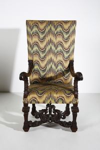 MANIFATTURA ITALIANA DEL XVII-XVIII SECOLO : Coppia di seggioloni in legno intagliato, braccioli con nervature e motivi fitomorfi, gambe unite da traversa a crociera intagliata a decori vegetali, rivestimento in tessuto fiammato  - Asta Asta 387 | ARTE ANTICA E DEL XIX SECOLO - DAL RINASCIMENTO AL SIMBOLISMO: OPERE DA COLLEZIONI ITALIANE Tradizionale - Associazione Nazionale - Case d'Asta italiane