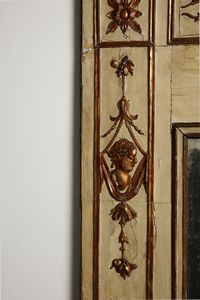 MANIFATTURA ITALIANA DELLA FINE DEL XVIII SECOLO : Consolle demilune con piano in marmo giallo e specchiera in legno intagliato, laccato e parzialmente dorato, decorazioni fitomorfe di gusto neoclassico, gambe troncopiramidali scanalate  - Asta Asta 387 | ARTE ANTICA E DEL XIX SECOLO - DAL RINASCIMENTO AL SIMBOLISMO: OPERE DA COLLEZIONI ITALIANE Tradizionale - Associazione Nazionale - Case d'Asta italiane