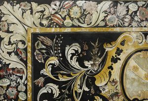FLAMINI (XVIII SECOLO) NICOLA : Attribuito a. Grande piano in scagliola di forma rettangolare, centrato da stemma gentilizio da cui si dipartono spirali e racemi floreali su fondo nero, bordo con decorazioni vegetali e floreali  - Asta Asta 387 | ARTE ANTICA E DEL XIX SECOLO - DAL RINASCIMENTO AL SIMBOLISMO: OPERE DA COLLEZIONI ITALIANE Tradizionale - Associazione Nazionale - Case d'Asta italiane