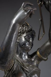 BRONZISTA DEL XX SECOLO : Coppia di figure femminili musicanti  - Asta Asta 387 | ARTE ANTICA E DEL XIX SECOLO - DAL RINASCIMENTO AL SIMBOLISMO: OPERE DA COLLEZIONI ITALIANE Tradizionale - Associazione Nazionale - Case d'Asta italiane