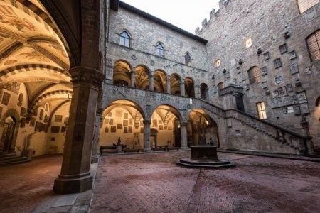 PAOLA D'AGOSTINO DIRETTRICE DEI MUSEI DEL BARGELLO  - Asta Asta AIRC - Associazione Nazionale - Case d'Asta italiane