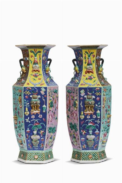 COPPIA DI VASI, CINA, DINASTIA QING, SEC. XIX  - Asta Arte Orientale | 东方艺术 - Associazione Nazionale - Case d'Asta italiane
