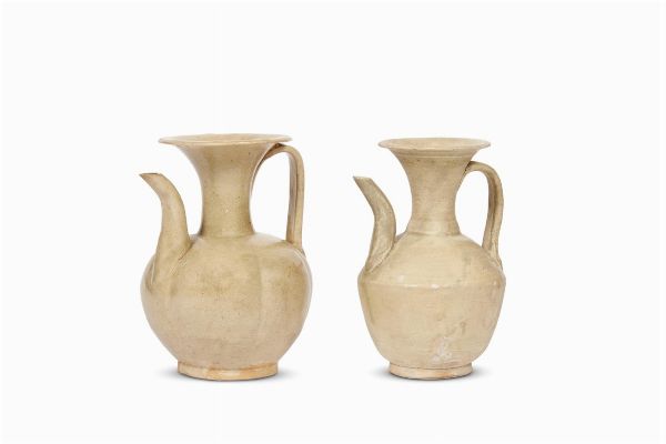 DUE VERSATOI, CINA, DINASTIA SONG, SEC. X  - Asta Arte Orientale | 东方艺术 - Associazione Nazionale - Case d'Asta italiane