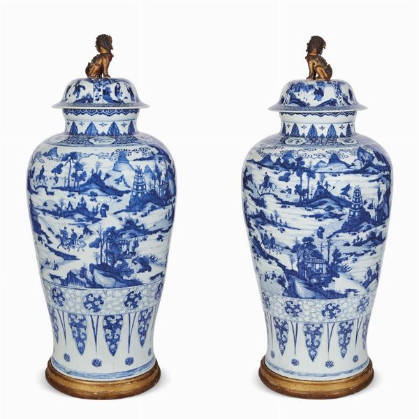 COPPIA DI VASI, CINA, DINASTIA QING, SEC. XVII PERIODO KANGXI  - Asta Arte Orientale | 东方艺术 - Associazione Nazionale - Case d'Asta italiane