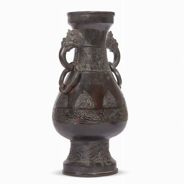 VASO, CINA, DINASTIA QING, SEC. XVIII  - Asta Arte Orientale | 东方艺术 - Associazione Nazionale - Case d'Asta italiane