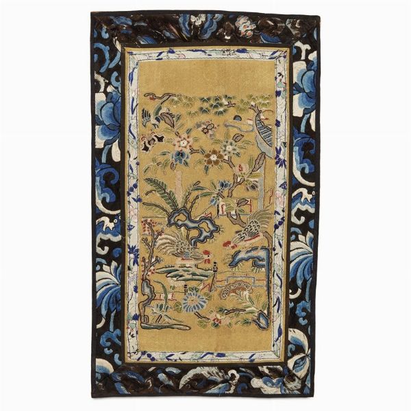 DUE PICCOLI TESSUTI, CINA, DINASTIA QING, SEC. XIX  - Asta Arte Orientale | 东方艺术 - Associazione Nazionale - Case d'Asta italiane
