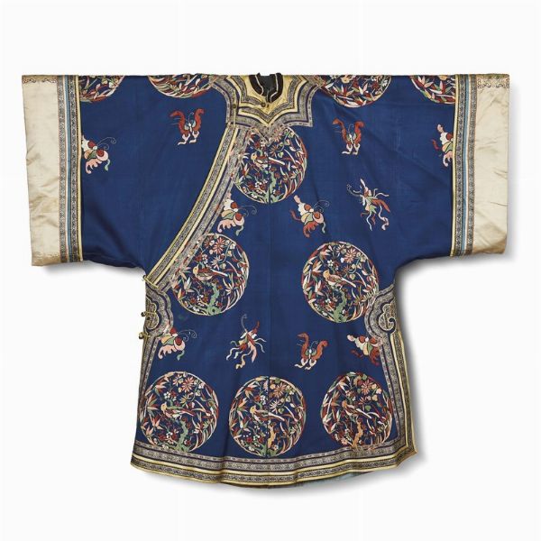 ABITO, CINA, DINASTIA QING, SEC. XIX  - Asta Arte Orientale | 东方艺术 - Associazione Nazionale - Case d'Asta italiane