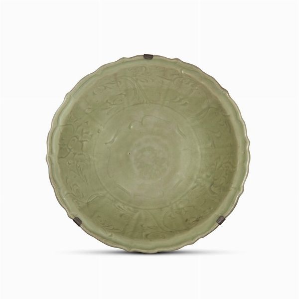 PIATTO, CINA, DINASTIA MING, SEC. XV  - Asta Arte Orientale | 东方艺术 - Associazione Nazionale - Case d'Asta italiane