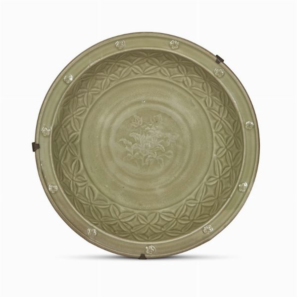 PIATTO, CINA DINASTIA MING SEC. XV  - Asta Arte Orientale | 东方艺术 - Associazione Nazionale - Case d'Asta italiane