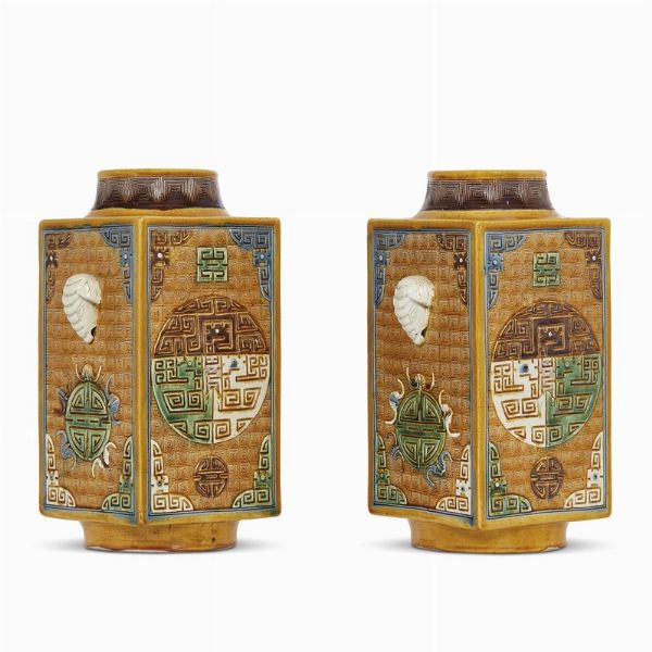 COPPIA DI VASI, CINA, TARDA DINASTIA QING,  SEC. XIX-XX  - Asta Arte Orientale | 东方艺术 - Associazione Nazionale - Case d'Asta italiane