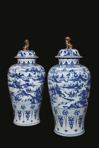 COPPIA DI VASI, CINA, DINASTIA QING, SEC. XVII PERIODO KANGXI  - Asta Arte Orientale | 东方艺术 - Associazione Nazionale - Case d'Asta italiane
