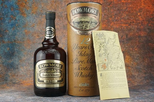 Bowmore  - Asta Christmas Spirits - Whisky, Rum e Distillati da Collezione - Associazione Nazionale - Case d'Asta italiane