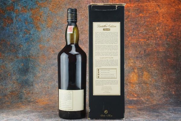 Lagavulin 1979  - Asta Christmas Spirits - Whisky, Rum e Distillati da Collezione - Associazione Nazionale - Case d'Asta italiane