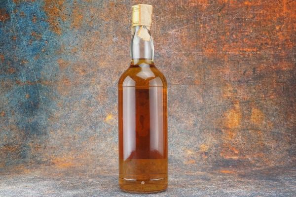 Laphroaig 1968  - Asta Christmas Spirits - Whisky, Rum e Distillati da Collezione - Associazione Nazionale - Case d'Asta italiane