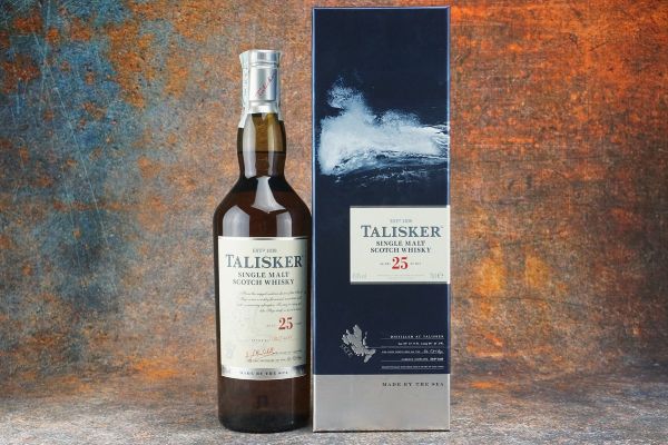 Talisker  - Asta Christmas Spirits - Whisky, Rum e Distillati da Collezione - Associazione Nazionale - Case d'Asta italiane