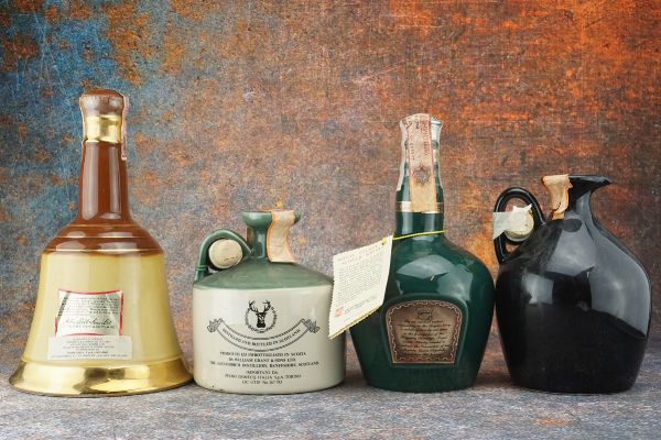 Selezione Scotch Whisky Ceramic Decanter  - Asta Christmas Spirits - Whisky, Rum e Distillati da Collezione - Associazione Nazionale - Case d'Asta italiane