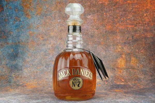 Jack Daniel&rsquo;s Old N&deg;7  - Asta Christmas Spirits - Whisky, Rum e Distillati da Collezione - Associazione Nazionale - Case d'Asta italiane