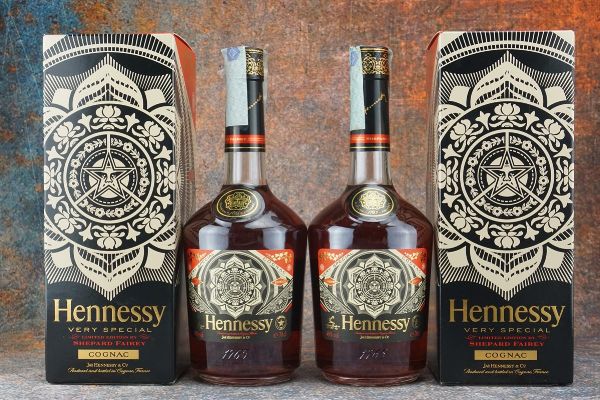 Cognac Very Special Limited Edition by Shepard Fairey Hennessy  - Asta Christmas Spirits - Whisky, Rum e Distillati da Collezione - Associazione Nazionale - Case d'Asta italiane
