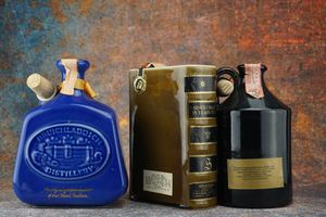 Selezione Scotch Whisky Ceramic Decanter  - Asta Christmas Spirits - Whisky, Rum e Distillati da Collezione - Associazione Nazionale - Case d'Asta italiane