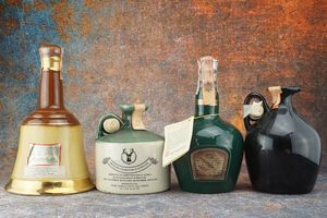 Selezione Scotch Whisky Ceramic Decanter  - Asta Christmas Spirits - Whisky, Rum e Distillati da Collezione - Associazione Nazionale - Case d'Asta italiane