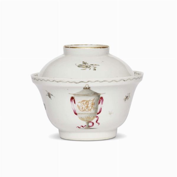 TAZZA DA T� CON COPERCHIO (CHA-WAN), CINA, DINASTIA QING, PERIODO QIANLONG, 1780 CIRCA  - Asta Porcellane della Compagnia delle Indie Meraviglie cinesi per l'Europa - Associazione Nazionale - Case d'Asta italiane