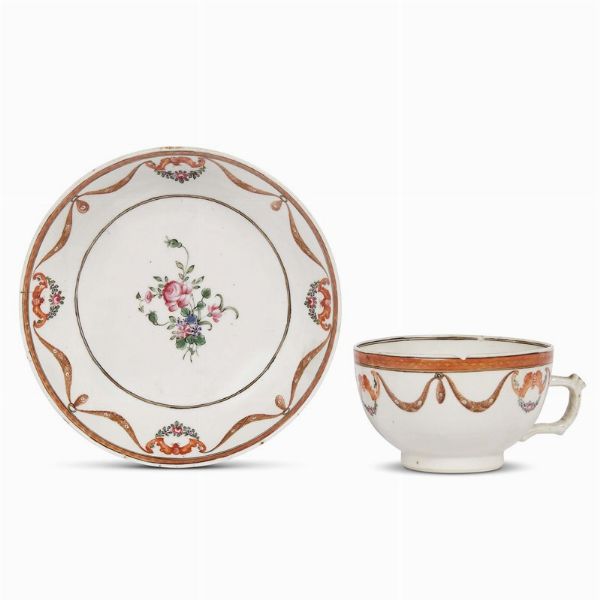 TAZZINA CON PIATTINO, CINA, DINASTIA QING, PERIODO QIANLONG, 1760  - Asta Porcellane della Compagnia delle Indie Meraviglie cinesi per l'Europa - Associazione Nazionale - Case d'Asta italiane
