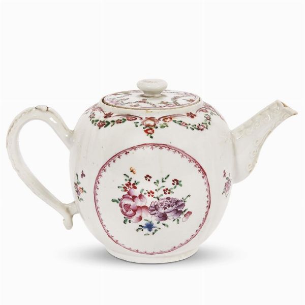 PICCOLA TEIERA, CINA, DINASTIA QING, PERIODO QIANLONG, 1790 CIRCA  - Asta Porcellane della Compagnia delle Indie Meraviglie cinesi per l'Europa - Associazione Nazionale - Case d'Asta italiane