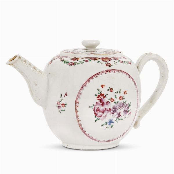 PICCOLA TEIERA, CINA, DINASTIA QING, PERIODO QIANLONG, 1790 CIRCA  - Asta Porcellane della Compagnia delle Indie Meraviglie cinesi per l'Europa - Associazione Nazionale - Case d'Asta italiane