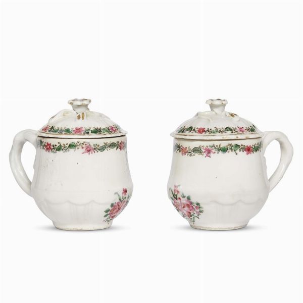 COPPIA DI CREMIERE, CINA, DINASTIA QING, PERIODO QIANLONG, 1780  - Asta Porcellane della Compagnia delle Indie Meraviglie cinesi per l'Europa - Associazione Nazionale - Case d'Asta italiane
