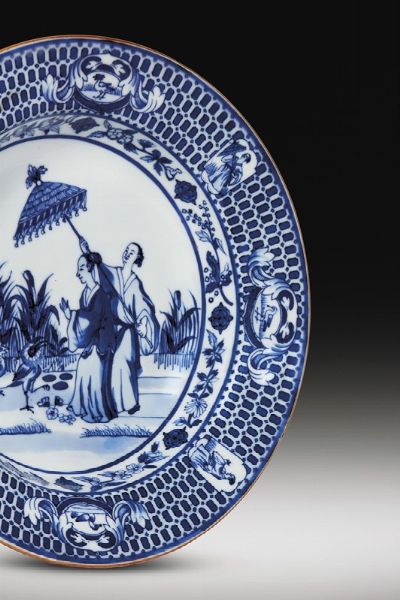 PIATTO, CINA, DINASTIA QING, PERIODO YONGZHENG-INIZIO QIANLONG, 1734-1738 CIRCA  - Asta Porcellane della Compagnia delle Indie Meraviglie cinesi per l'Europa - Associazione Nazionale - Case d'Asta italiane
