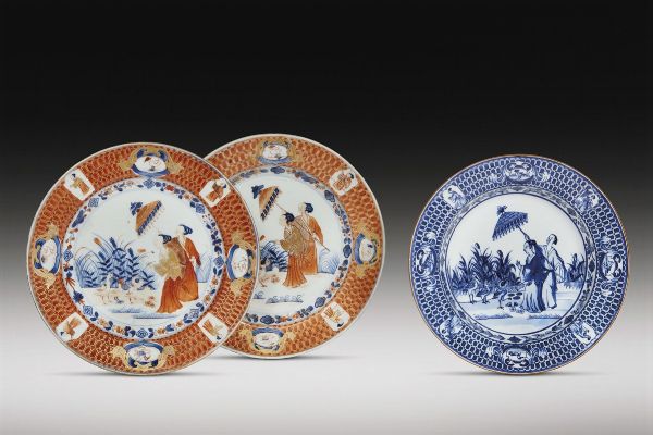 COPPIA DI PIATTI, CINA, DINASTIA QING, PERIODO QIANLONG, 1740 CIRCA  - Asta Porcellane della Compagnia delle Indie Meraviglie cinesi per l'Europa - Associazione Nazionale - Case d'Asta italiane