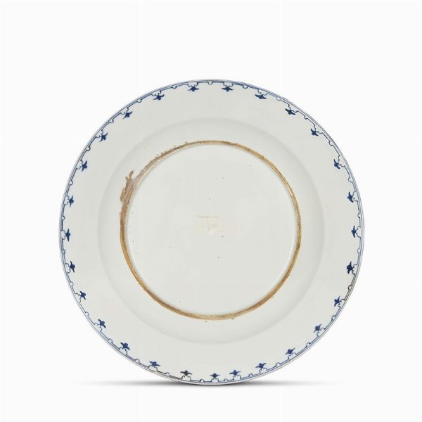 GRANDE PIATTO, CINA, DINASTIA QING, PERIODO YONGZHENG - INIZIO QIANLONG, 1734-1738 CIRCA  - Asta Porcellane della Compagnia delle Indie Meraviglie cinesi per l'Europa - Associazione Nazionale - Case d'Asta italiane