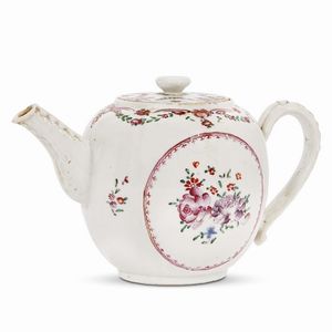 PICCOLA TEIERA, CINA, DINASTIA QING, PERIODO QIANLONG, 1790 CIRCA  - Asta Porcellane della Compagnia delle Indie Meraviglie cinesi per l'Europa - Associazione Nazionale - Case d'Asta italiane