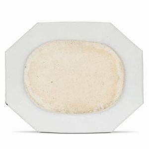 GRANDE VASSOIO OTTAGONALE, CINA, DINASTA QING, PERIODO YONGZHENG, 1730 CIRCA  - Asta Porcellane della Compagnia delle Indie Meraviglie cinesi per l'Europa - Associazione Nazionale - Case d'Asta italiane