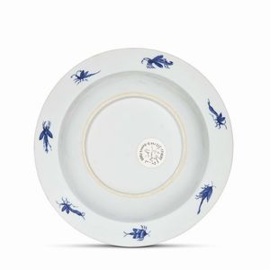 PIATTO, CINA, DINASTIA QING, PERIODO YONGZHENG-INIZIO QIANLONG, 1734-1738 CIRCA  - Asta Porcellane della Compagnia delle Indie Meraviglie cinesi per l'Europa - Associazione Nazionale - Case d'Asta italiane