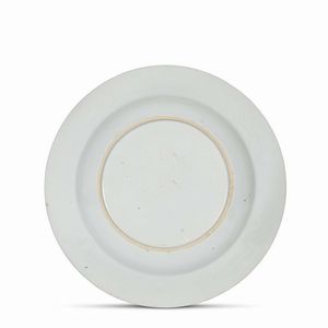 PIATTO, CINA, DINASTIA QING, PERIODO QIANLONG, 1745 CIRCA  - Asta Porcellane della Compagnia delle Indie Meraviglie cinesi per l'Europa - Associazione Nazionale - Case d'Asta italiane