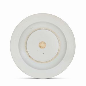 PIATTO, CINA, DINASTIA QING, PERIODO QIANLONG, 1750 CIRCA  - Asta Porcellane della Compagnia delle Indie Meraviglie cinesi per l'Europa - Associazione Nazionale - Case d'Asta italiane