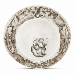 TAZZINA CON PIATTINO, CINA, DINASTIA QING, PERIODO QIANLONG, 1745-1750 CIRCA  - Asta Porcellane della Compagnia delle Indie Meraviglie cinesi per l'Europa - Associazione Nazionale - Case d'Asta italiane