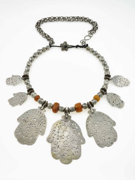 Collana Berbera in argento ed ambra Tunisia (Matmata?)  - Asta Gioielli - Associazione Nazionale - Case d'Asta italiane