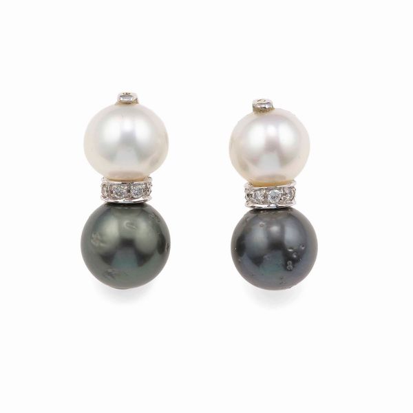 Orecchini con perle bianche, perle Tahiti e piccoli diamanti  - Asta Gioielli - Associazione Nazionale - Case d'Asta italiane