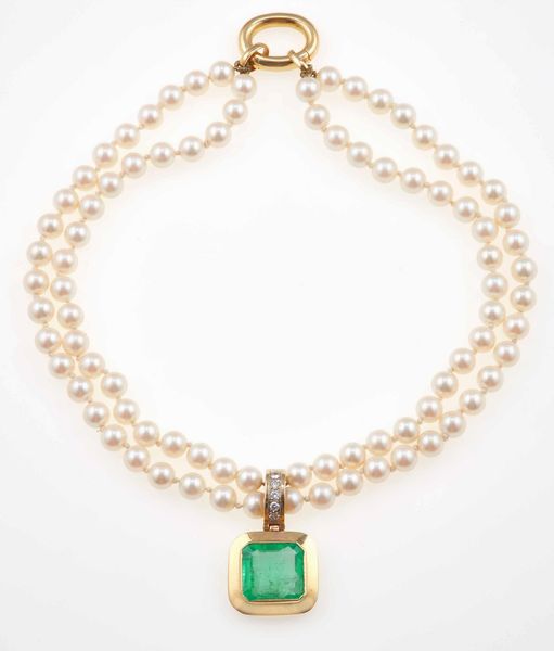 Girocollo a due fili con perle coltivate, smeraldo Colombia di ct 12.00 circa e diamanti  - Asta Gioielli - Associazione Nazionale - Case d'Asta italiane