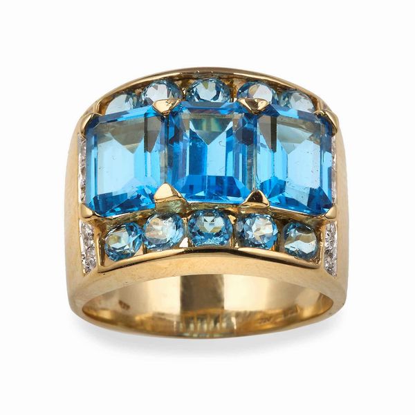 Anello con topazi azzurri e piccoli diamanti  - Asta Gioielli - Associazione Nazionale - Case d'Asta italiane