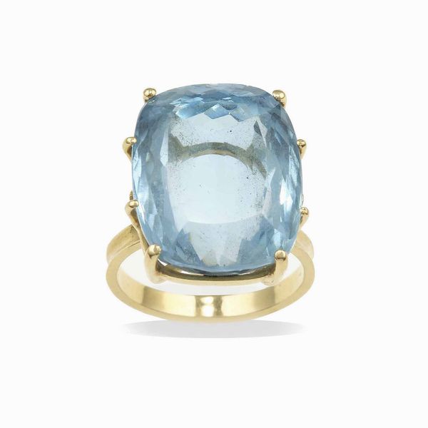 Anello con grande topazio azzurro  - Asta Gioielli - Associazione Nazionale - Case d'Asta italiane