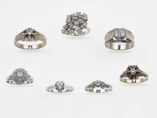 Lotto composto da sette anelli con piccoli diamanti  - Asta Gioielli - Associazione Nazionale - Case d'Asta italiane