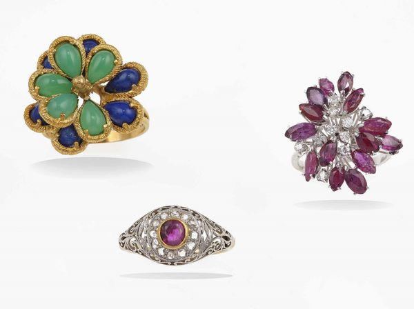 Lotto composto da tre anelli con gemme  - Asta Gioielli - Associazione Nazionale - Case d'Asta italiane