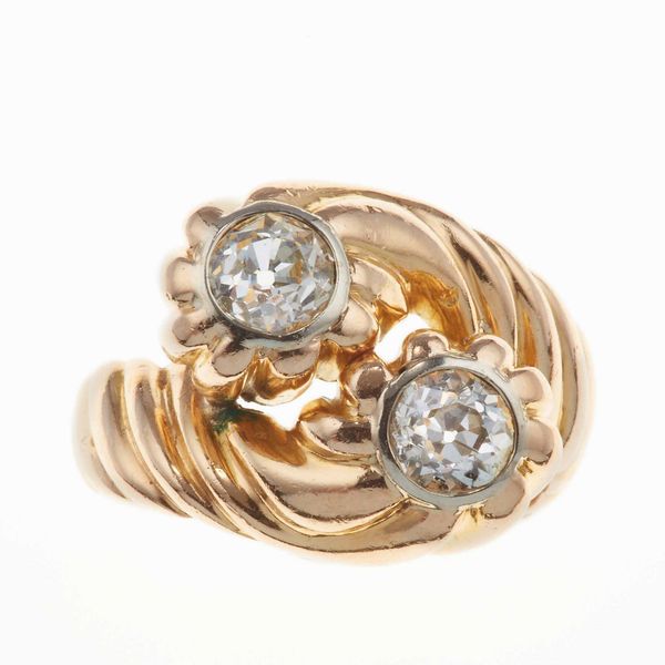 Anello contrari con due diamanti di vecchio taglio per ct 0.90 circa totali  - Asta Gioielli - Associazione Nazionale - Case d'Asta italiane
