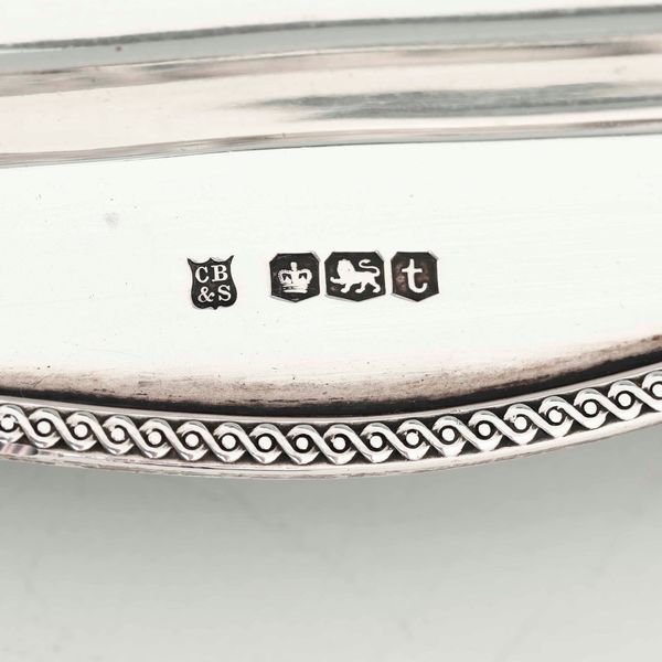 Calamaio. Argento fuso, sagomato, traforato e vetro molato. Marchi della citt� di Sheffield per l�anno 1936 e dell�argentiere Cooper brothers & sons  - Asta Argenti da Collezione | Antichi - Associazione Nazionale - Case d'Asta italiane