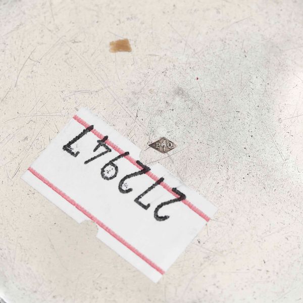 Coppia di tazze. Argento fuso, sbalzato e cesellato. Francia, marchio per l�esportazione in uso dal 1839 al 1879. Argentiere PQ entro losanga (Pierre Quellet ?)  - Asta Argenti da Collezione | Antichi - Associazione Nazionale - Case d'Asta italiane