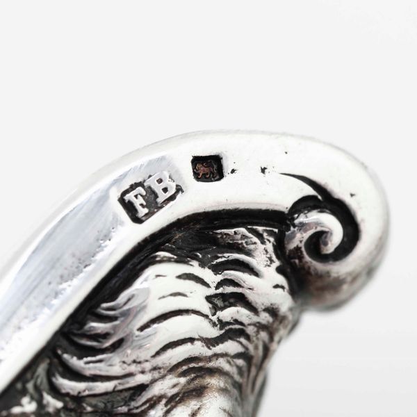 Tankard. Argento fuso, sbalzato e cesellato. Londra 1727. Marchio dellargentiere parziale di difficile identificazione (J. Millington?) e altri marchi per Londra 1877 e dellargentiere Frederick Brasted  - Asta Argenti da Collezione | Antichi - Associazione Nazionale - Case d'Asta italiane